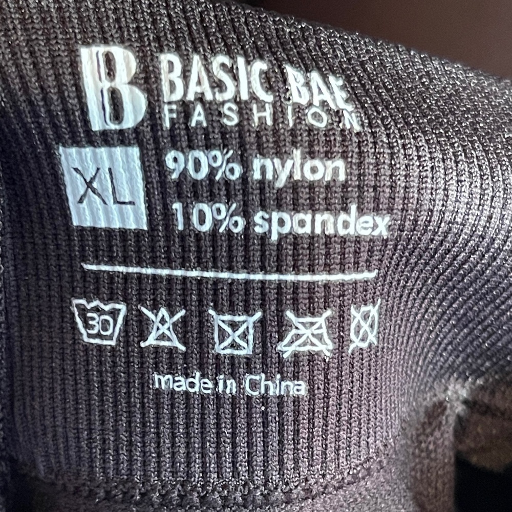 NWT Basic Bae Leggings with Accentuating Scrunch,  Black, XL - Picture 5 of 5